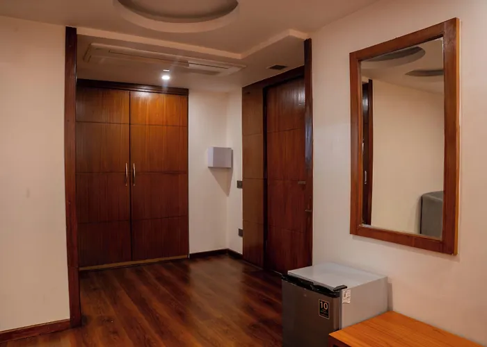 Kailash Kutee Hotel 4*